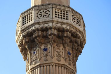 Türk camilerinin minareleri üzerindeki desenler.