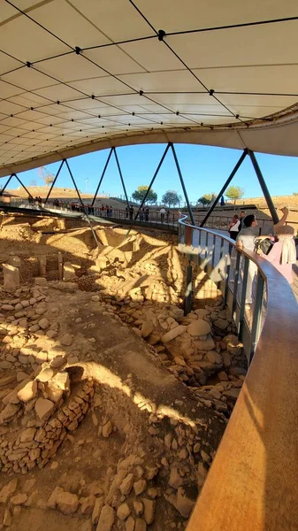 Expositie Van Het Oude Tempelcomplex Gbeklitepe Dat Zich Onder Het — Stockfoto