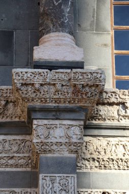 Türkiye 'nin Diyarbakır kentindeki Büyük Cami. Ulu camisi. 7. Yüzyılda. Eski kiliseden yeniden inşa edildi. 1091-92 'de. Seljuk hükümdarı Malik Shah Şam 'daki Umayyad Büyük Camii' ne dayanan binayı yeniden inşa etti..