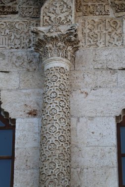 Türkiye 'nin Diyarbakır kentindeki Büyük Cami. Ulu camisi. 7. Yüzyılda. Eski kiliseden yeniden inşa edildi. 1091-92 'de. Seljuk hükümdarı Malik Shah Şam 'daki Umayyad Büyük Camii' ne dayanan binayı yeniden inşa etti..
