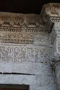 Türkiye 'nin Diyarbakır kentindeki Büyük Cami. Ulu camisi. 7. Yüzyılda. Eski kiliseden yeniden inşa edildi. 1091-92 'de. Seljuk hükümdarı Malik Shah Şam 'daki Umayyad Büyük Camii' ne dayanan binayı yeniden inşa etti..