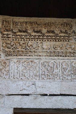 Türkiye 'nin Diyarbakır kentindeki Büyük Cami. Ulu camisi. 7. Yüzyılda. Eski kiliseden yeniden inşa edildi. 1091-92 'de. Seljuk hükümdarı Malik Shah Şam 'daki Umayyad Büyük Camii' ne dayanan binayı yeniden inşa etti..