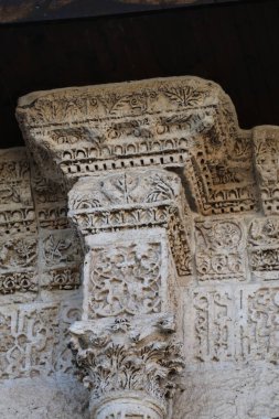 Türkiye 'nin Diyarbakır kentindeki Büyük Cami. Ulu camisi. 7. Yüzyılda. Eski kiliseden yeniden inşa edildi. 1091-92 'de. Seljuk hükümdarı Malik Shah Şam 'daki Umayyad Büyük Camii' ne dayanan binayı yeniden inşa etti..