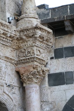 Türkiye 'nin Diyarbakır kentindeki Büyük Cami. Ulu camisi. 7. Yüzyılda. Eski kiliseden yeniden inşa edildi. 1091-92 'de. Seljuk hükümdarı Malik Shah Şam 'daki Umayyad Büyük Camii' ne dayanan binayı yeniden inşa etti..