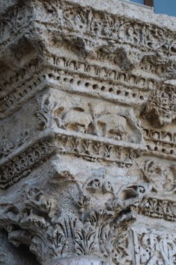Türkiye 'nin Diyarbakır kentindeki Büyük Cami. Ulu camisi. 7. Yüzyılda. Eski kiliseden yeniden inşa edildi. 1091-92 'de. Seljuk hükümdarı Malik Shah Şam 'daki Umayyad Büyük Camii' ne dayanan binayı yeniden inşa etti..