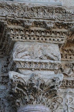 Türkiye 'nin Diyarbakır kentindeki Büyük Cami. Ulu camisi. 7. Yüzyılda. Eski kiliseden yeniden inşa edildi. 1091-92 'de. Seljuk hükümdarı Malik Shah Şam 'daki Umayyad Büyük Camii' ne dayanan binayı yeniden inşa etti..