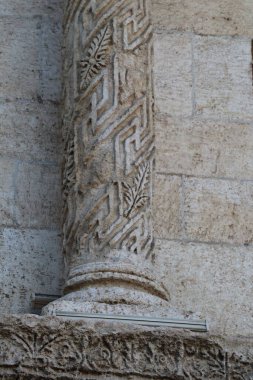 Türkiye 'nin Diyarbakır kentindeki Büyük Cami. Ulu camisi. 7. Yüzyılda. Eski kiliseden yeniden inşa edildi. 1091-92 'de. Seljuk hükümdarı Malik Shah Şam 'daki Umayyad Büyük Camii' ne dayanan binayı yeniden inşa etti..