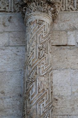 Türkiye 'nin Diyarbakır kentindeki Büyük Cami. Ulu camisi. 7. Yüzyılda. Eski kiliseden yeniden inşa edildi. 1091-92 'de. Seljuk hükümdarı Malik Shah Şam 'daki Umayyad Büyük Camii' ne dayanan binayı yeniden inşa etti..