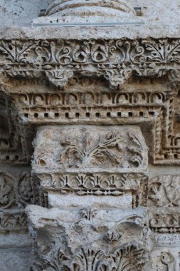 Türkiye 'nin Diyarbakır kentindeki Büyük Cami. Ulu camisi. 7. Yüzyılda. Eski kiliseden yeniden inşa edildi. 1091-92 'de. Seljuk hükümdarı Malik Shah Şam 'daki Umayyad Büyük Camii' ne dayanan binayı yeniden inşa etti..