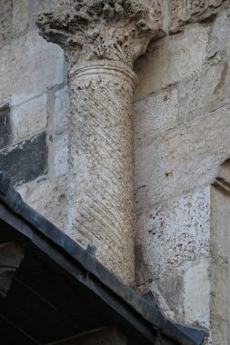 Türkiye 'nin Diyarbakır kentindeki Büyük Cami. Ulu camisi. 7. Yüzyılda. Eski kiliseden yeniden inşa edildi. 1091-92 'de. Seljuk hükümdarı Malik Shah Şam 'daki Umayyad Büyük Camii' ne dayanan binayı yeniden inşa etti..