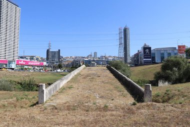 Taş Köprü İstanbul 'daki tarihi Haramidere Köprüsü' dür..