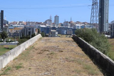 Taş Köprü İstanbul 'daki tarihi Haramidere Köprüsü' dür..