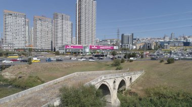 Taş Köprü İstanbul 'daki tarihi Haramidere Köprüsü' dür..