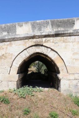 Taş Köprü İstanbul 'daki tarihi Haramidere Köprüsü' dür..
