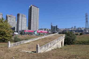 Taş Köprü İstanbul 'daki tarihi Haramidere Köprüsü' dür..