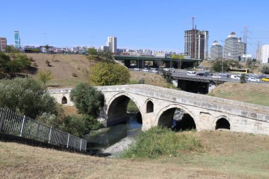 Taş Köprü İstanbul 'daki tarihi Haramidere Köprüsü' dür..