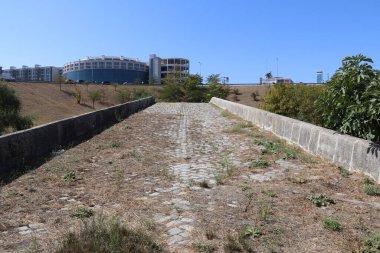 Taş Köprü İstanbul 'daki tarihi Haramidere Köprüsü' dür..