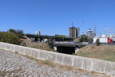 Taş Köprü İstanbul 'daki tarihi Haramidere Köprüsü' dür..