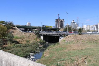 Taş Köprü İstanbul 'daki tarihi Haramidere Köprüsü' dür..