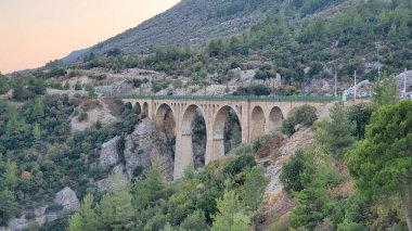 Varda Viyadük (Varda Kprs) namı diğer Giaour Dere Viaduct (yerel olarak 