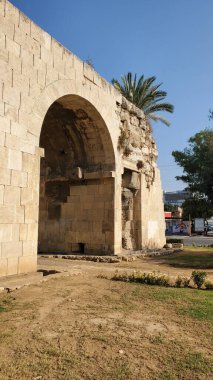 Türkiye 'nin Tarsus kentindeki Kleopatra Kemeri.