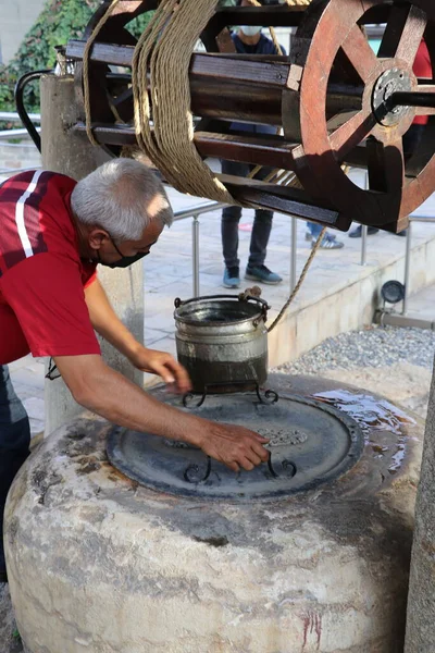 Kutsal Havari Paul 'un doğduğu ve yaşadığı evin kuyusu ve temeli. Kuyudaki suyun iyileştiğine inanılıyor. Kuyunun derinliği 38 metre..