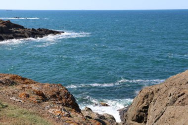 Türkiye 'deki Boğaz kıyısındaki antik Rumeli Feneri kalesi.