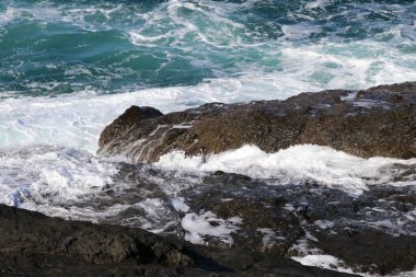 Türkiye 'deki Boğaz kıyısındaki antik Rumeli Feneri kalesi.
