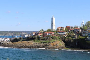 Türkiye 'deki Boğaz kıyısındaki antik Rumeli Feneri kalesi.