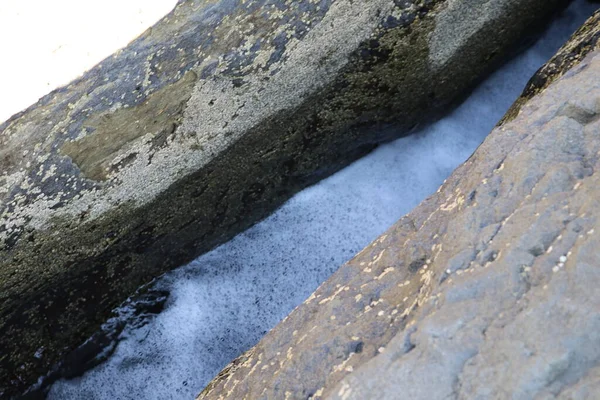 Türkiye 'deki Boğaz kıyısındaki antik Rumeli Feneri kalesi.