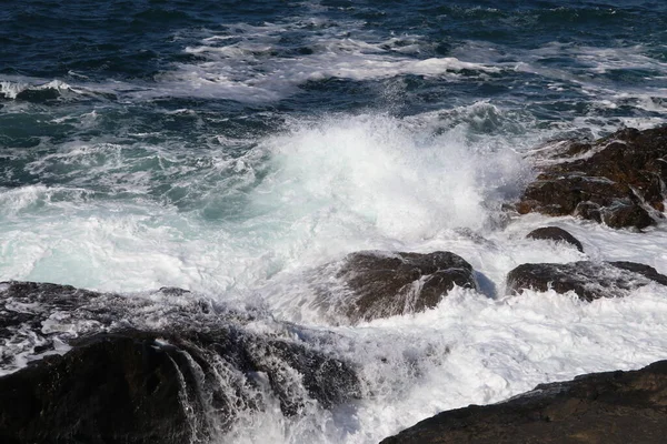 Türkiye 'deki Boğaz kıyısındaki antik Rumeli Feneri kalesi.