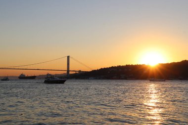 Günbatımı fotoğrafları farklı zamanlarda ve farklı yerlerde çekildi..