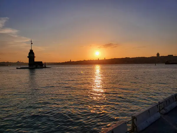 Sonnenuntergang Jungfrauenturm Istanbul — Stockfoto