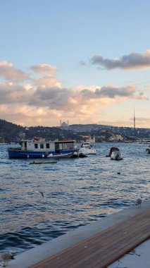 Gün batımında inanılmaz güzel bulutlar. Dünyanın farklı bölgelerinden gelen bulutlar.