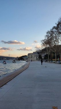 Gün batımında inanılmaz güzel bulutlar. Dünyanın farklı bölgelerinden gelen bulutlar.