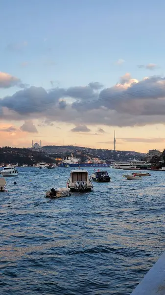 Gün batımında inanılmaz güzel bulutlar. Dünyanın farklı bölgelerinden gelen bulutlar.