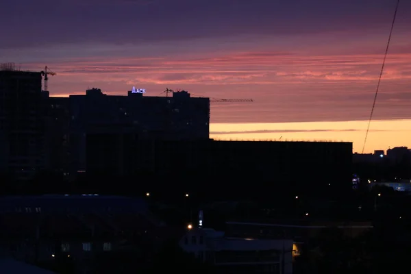 Gün batımında inanılmaz güzel bulutlar. Dünyanın farklı bölgelerinden gelen bulutlar.
