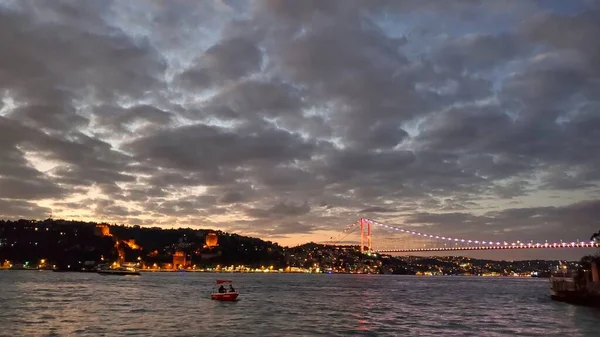 Gün batımında inanılmaz güzel bulutlar. Dünyanın farklı bölgelerinden gelen bulutlar.