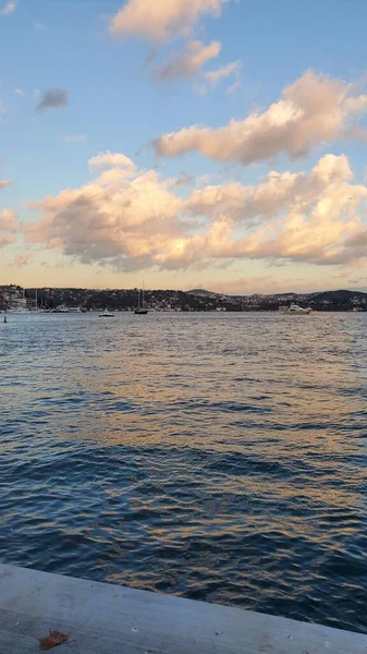 Gün batımında inanılmaz güzel bulutlar. Dünyanın farklı bölgelerinden gelen bulutlar.