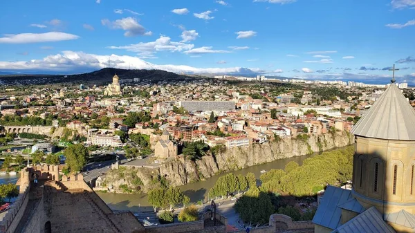 Farklı yerler ve şehirlerin farklı panoramaları..