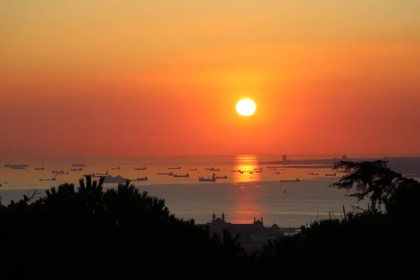 Puesta Sol Estambul Vista Desde Torre Chamlydzha Hasta Bósforo — Foto de Stock