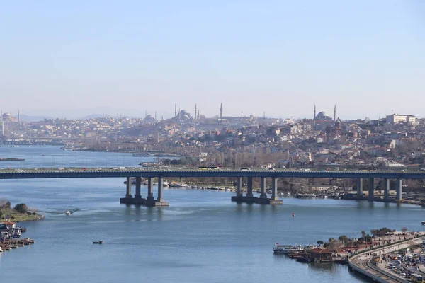 イスタンブールの歴史的な場所カフェピエール ロッティ 黄金の角の豪華なパノラマ — ストック写真