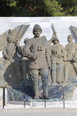 Birinci Dünya Savaşı 'nda Türkiye' nin bağımsızlığını savunan ve savaşan Türk askerlerinin anısına..