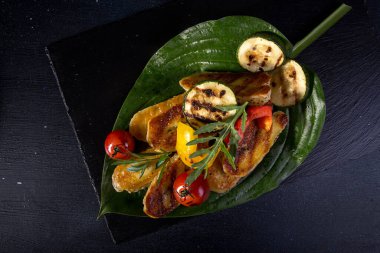 Kızarmış Hellim peynirli ızgara kiraz domates, biber, zuccini ızgara. Lezzetli Aperatif yükü.