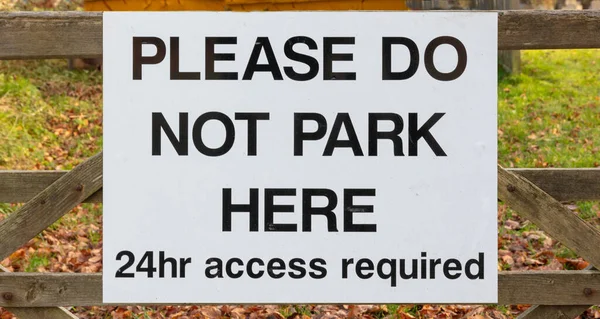 公園をしないでくださいここで田舎の看板 イギリス イギリス — ストック写真