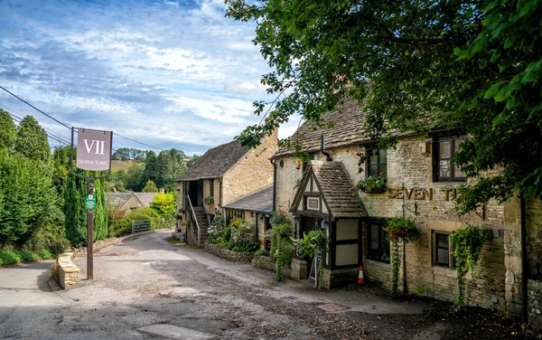 Seven Tuns Public House Chedworth Cotswolds England United Kingdom — стоковое фото