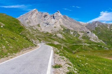 Dağın yakınındaki manzara geçidi Colle dell 'Agnello, Piedmont, İtalya ve Fransa arasında.