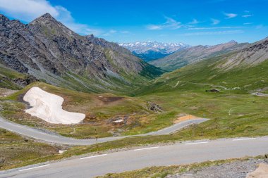 Dağın yakınındaki manzara geçidi Colle dell 'Agnello, Piedmont, İtalya ve Fransa arasında.
