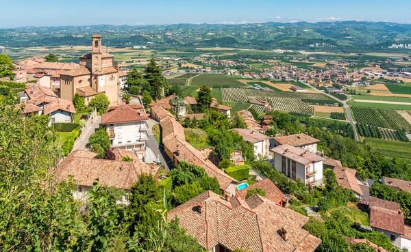 Panoramatický Pohled Krásnou Vesnici Guarene Oblasti Langhe Piemontu Itálie — Stock fotografie