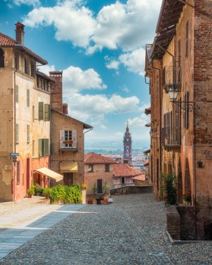 Güzel şehir Saluzzo 'da manzara, Cuneo, Piedmont, İtalya.